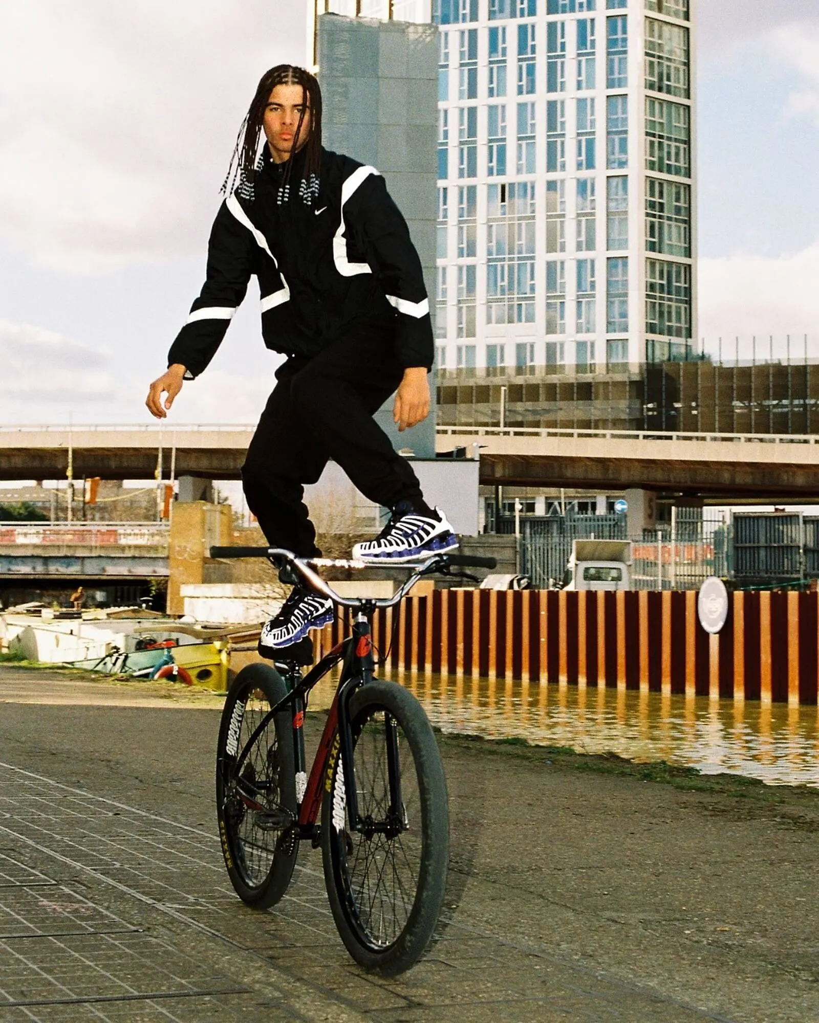 Catálogo de Folleto Foot Locker 11 de marzo al 10 de mayo 2025 - Página 2