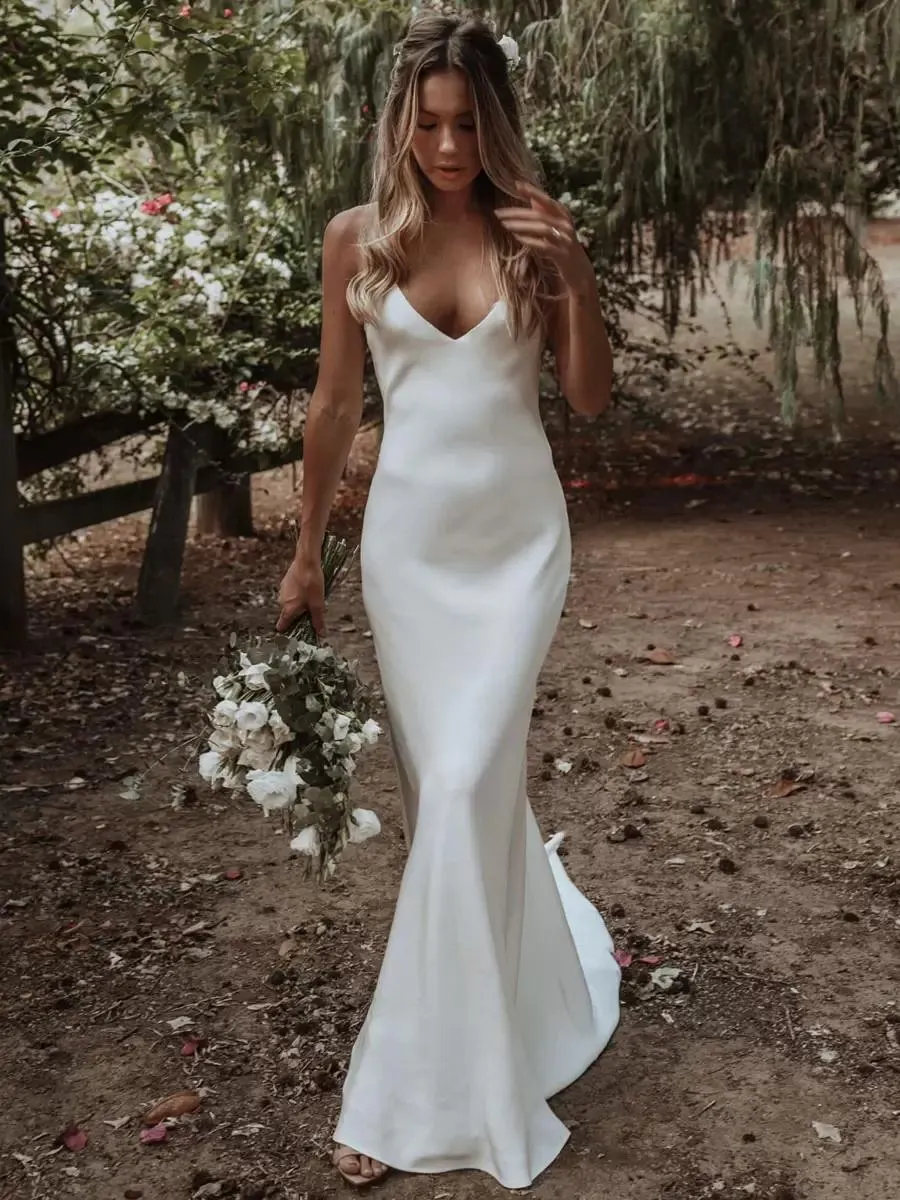 Blanco simple sirena boda con cuello en v sin mangas correas espaguetis cruzadas con cordones sin respaldo tela de satén vestidos de novia personalización gratuita