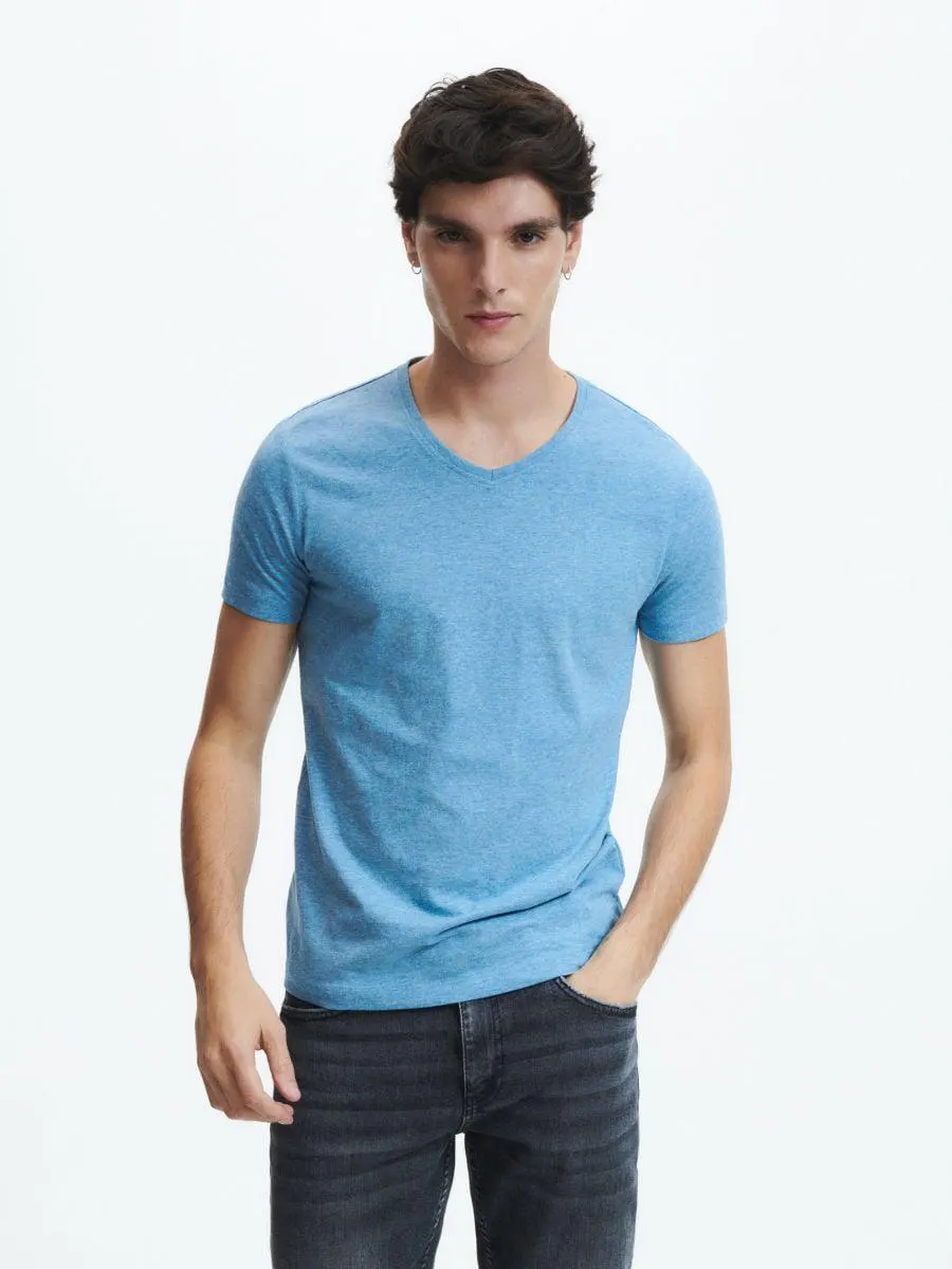 Camiseta slim fit con cuello de pico