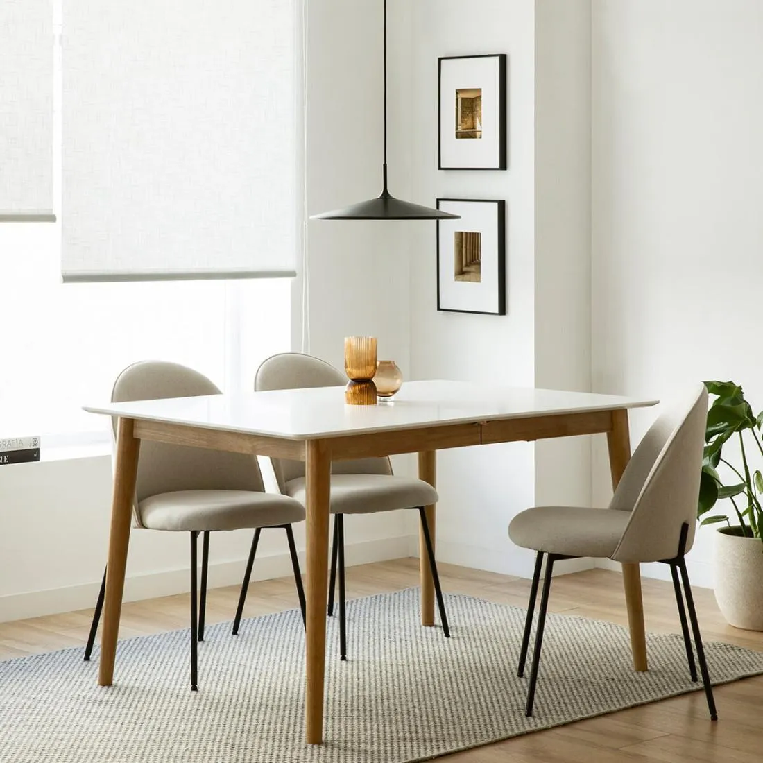 Mesa de comedor extensible rectangular blanca y natural 140