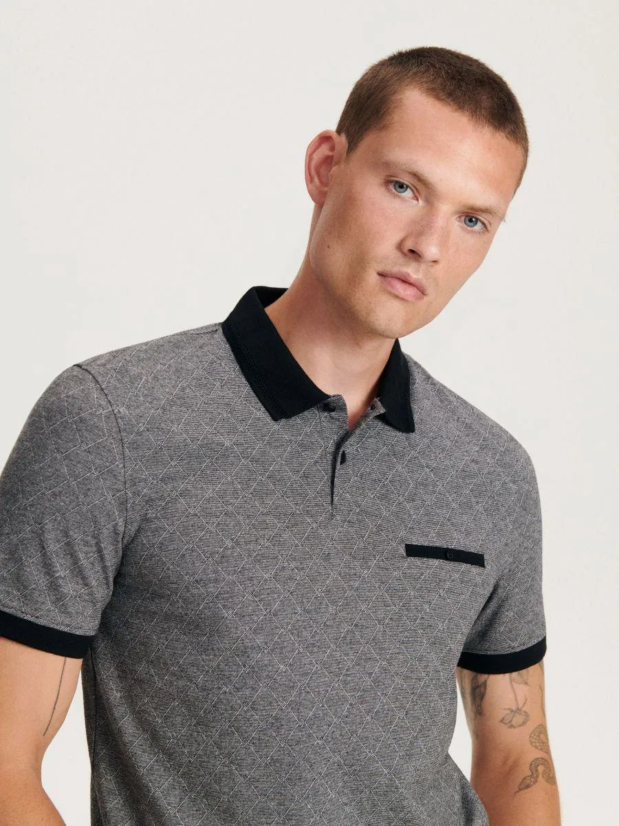 Polo regular fit con microestampado