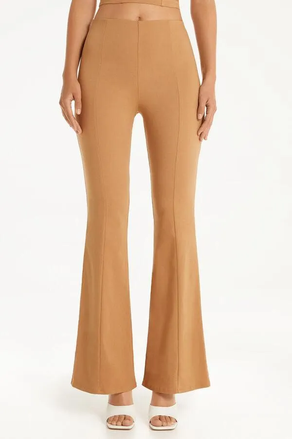 Pantalón Flare de Tela Elástica