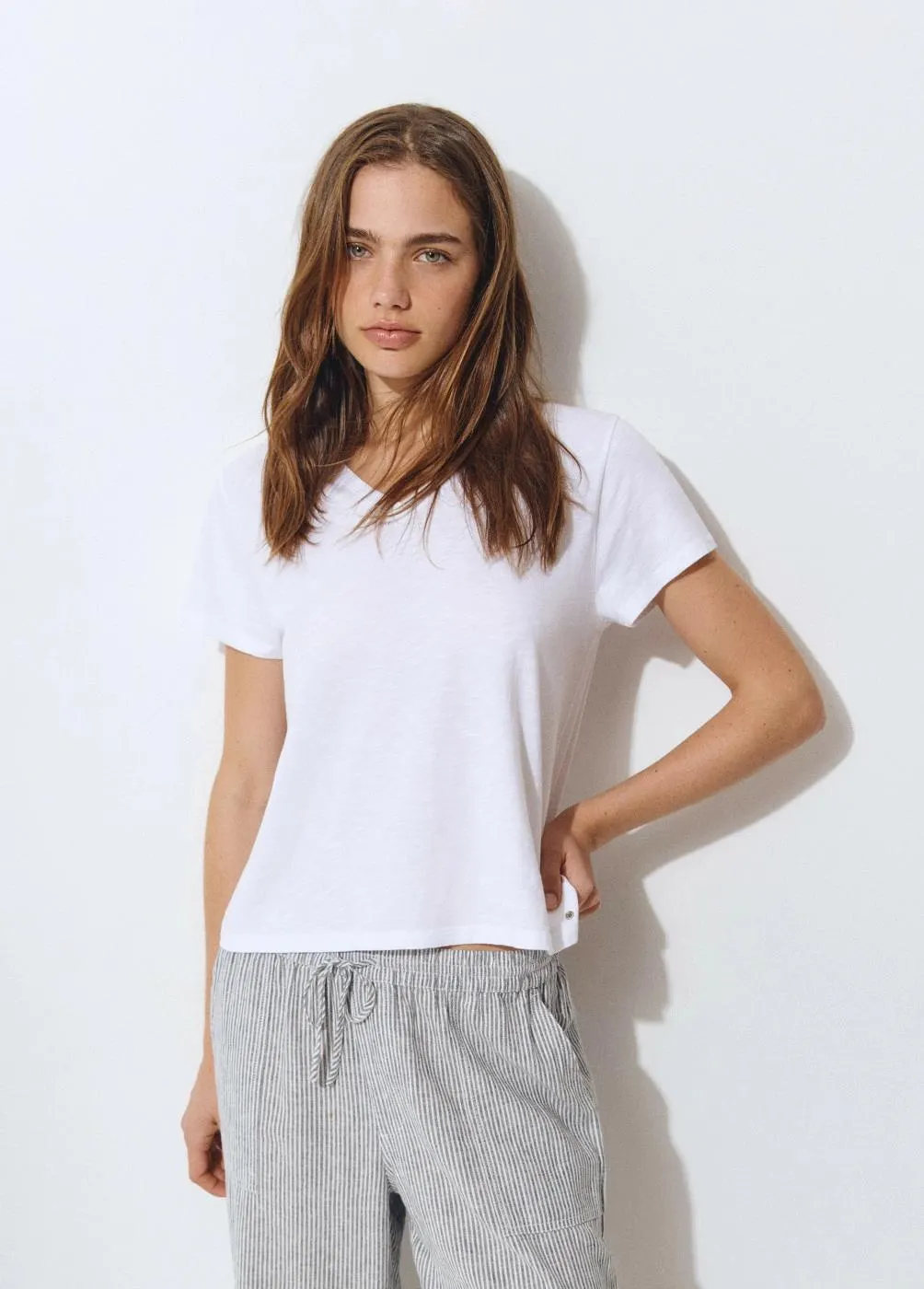 Camiseta algodón cuello pico