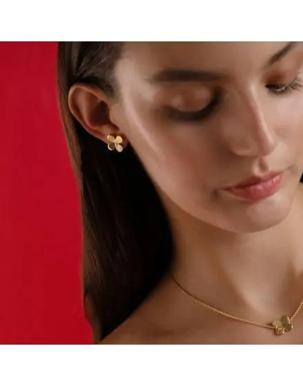 Colgante largo Ayanti dorado con flor madreperla