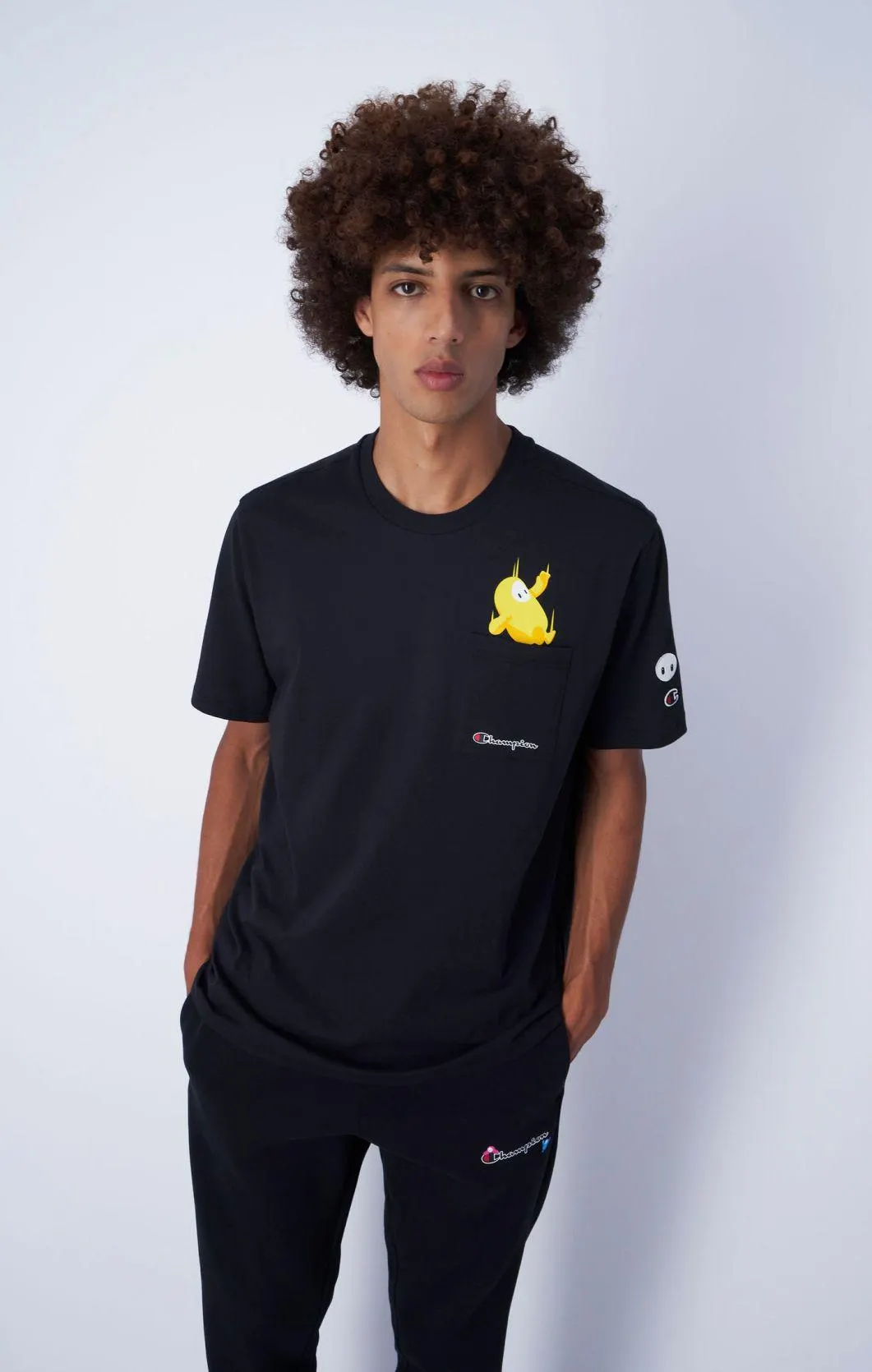 Black Camiseta Champion x Fall Guys con bolsillo