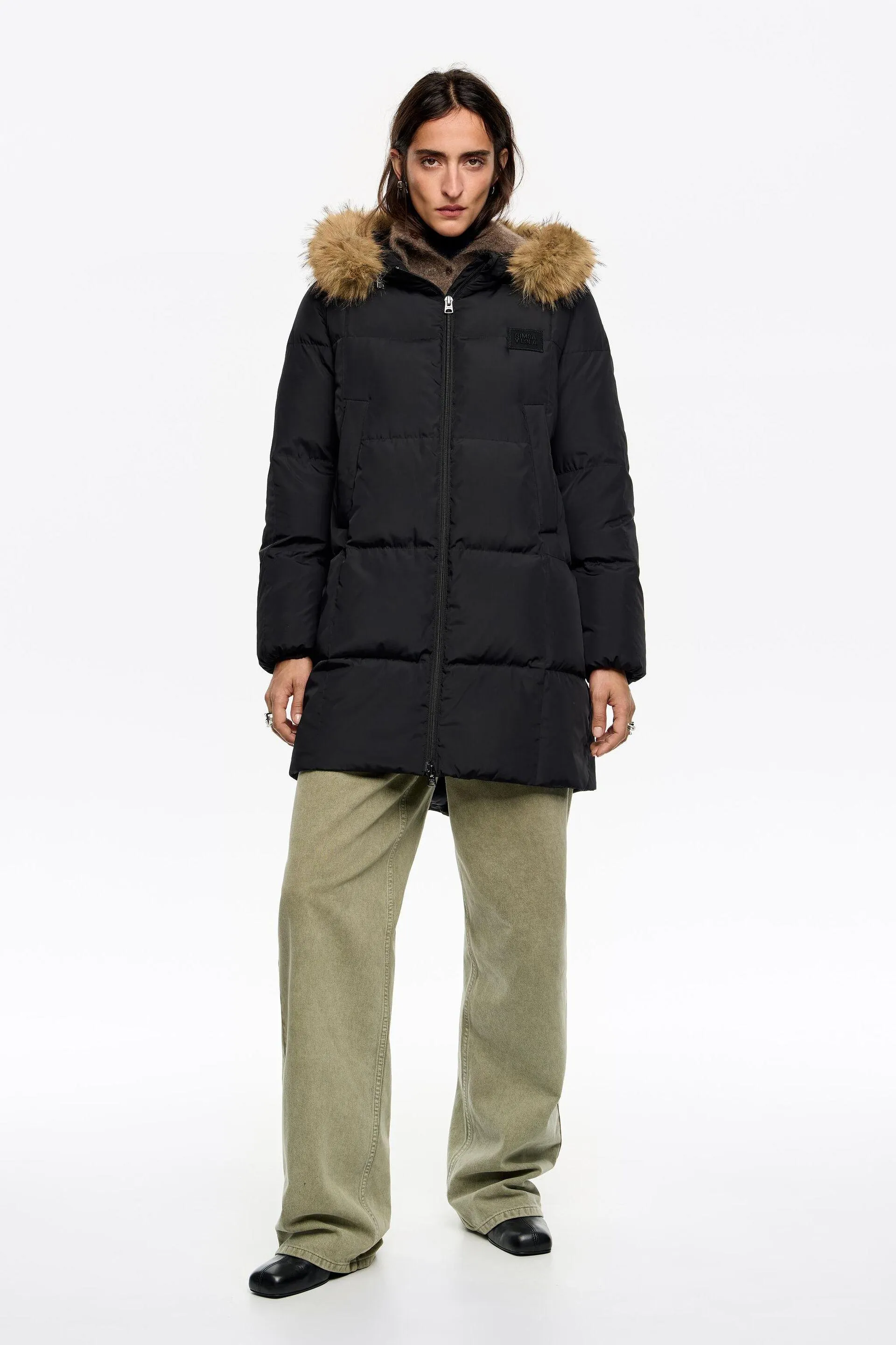 Plumífero plumón recto capucha pelo negro