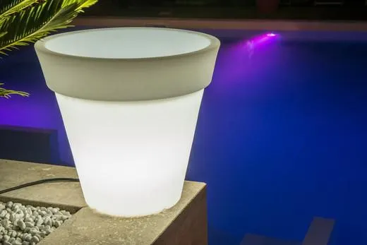 Maceta cónica luminosa Pegasus