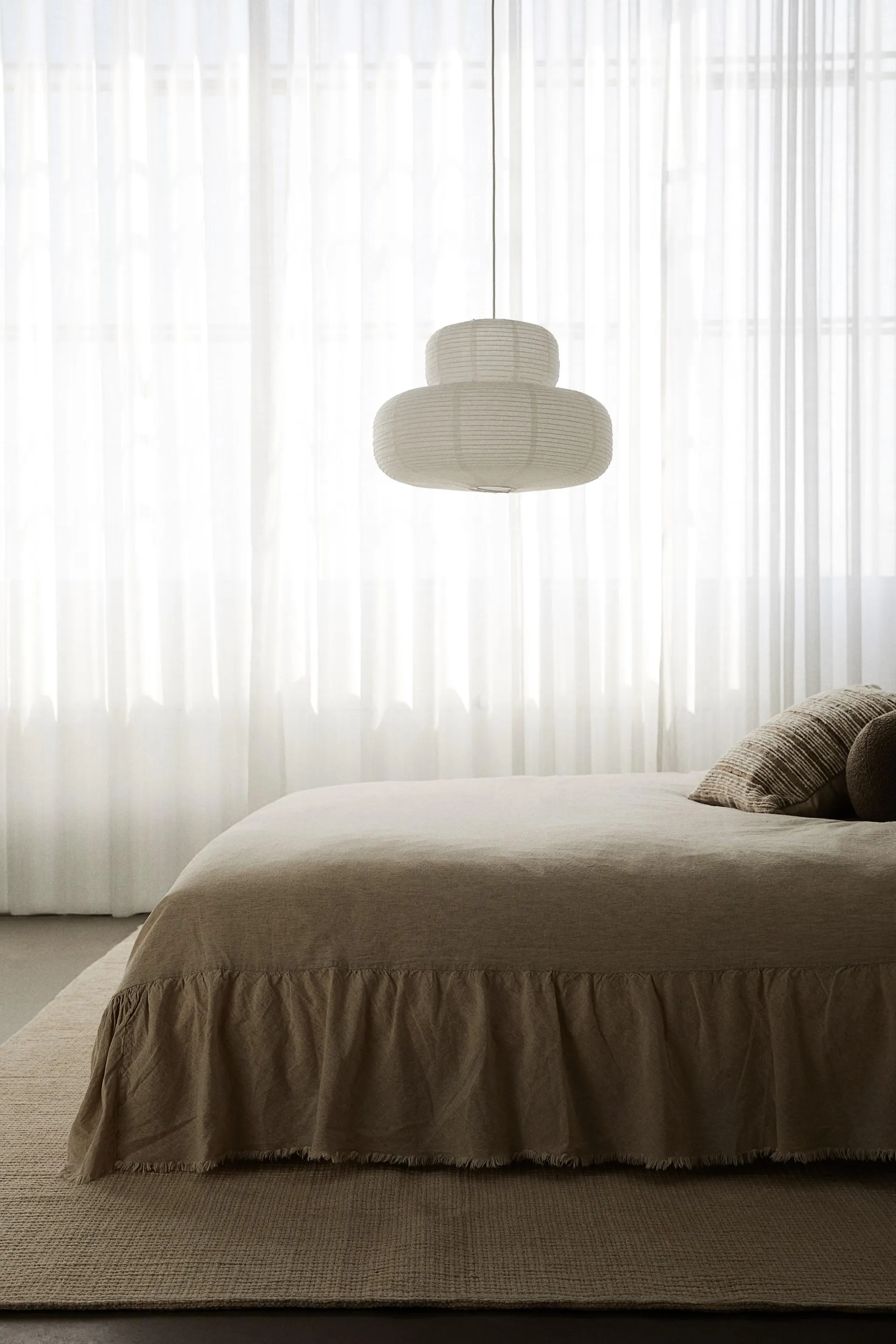 Cubrecama en mezcla de lino con bajo deshilachado