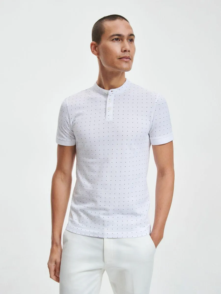 Polo slim fit con cuello mao fino