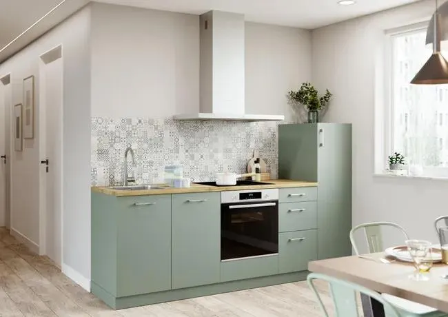 Cocina en kit Viena verde 240 cm con 1 semicolumna + 3 módulos bajos