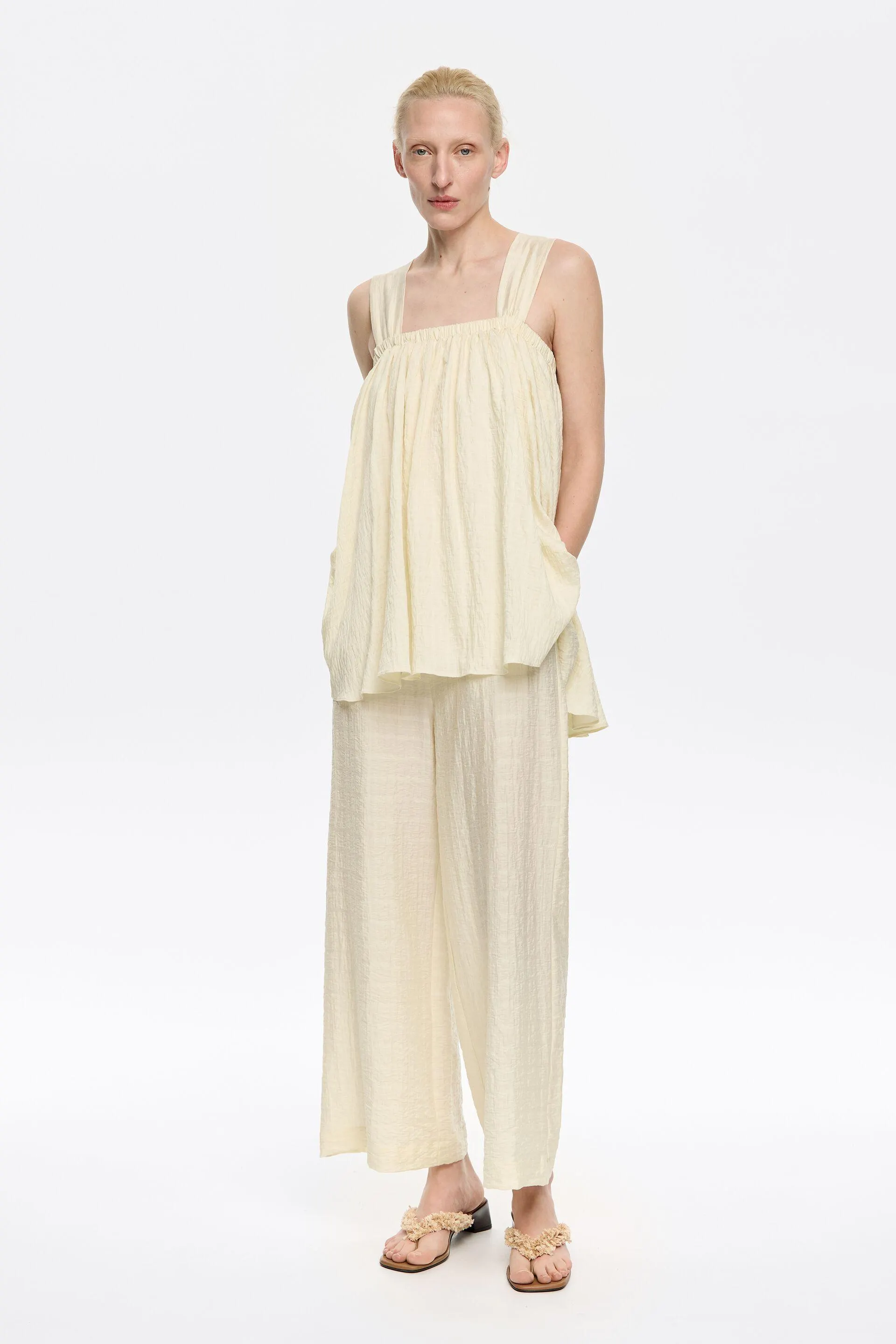 Mono largo doble volante mantequilla