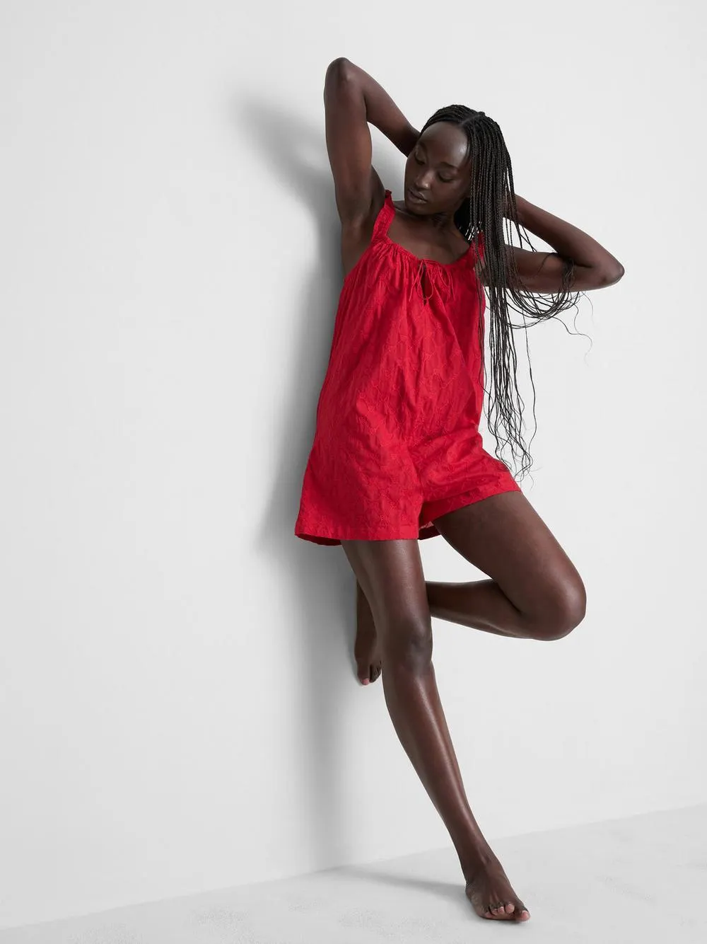 Mono con volantes y corazón de algodón