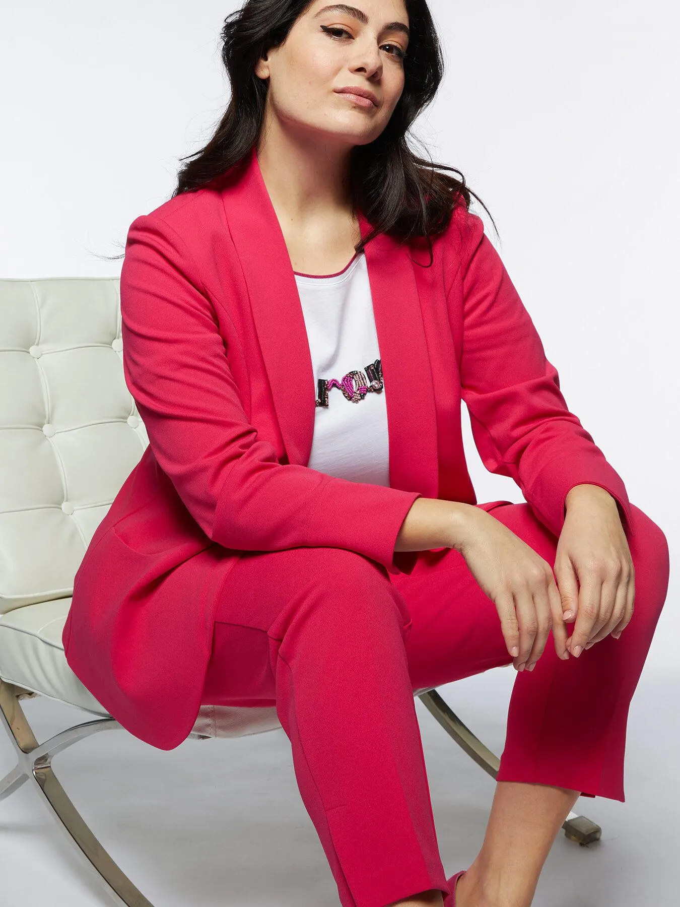 Pantalones rectos con aberturas en la parte inferior