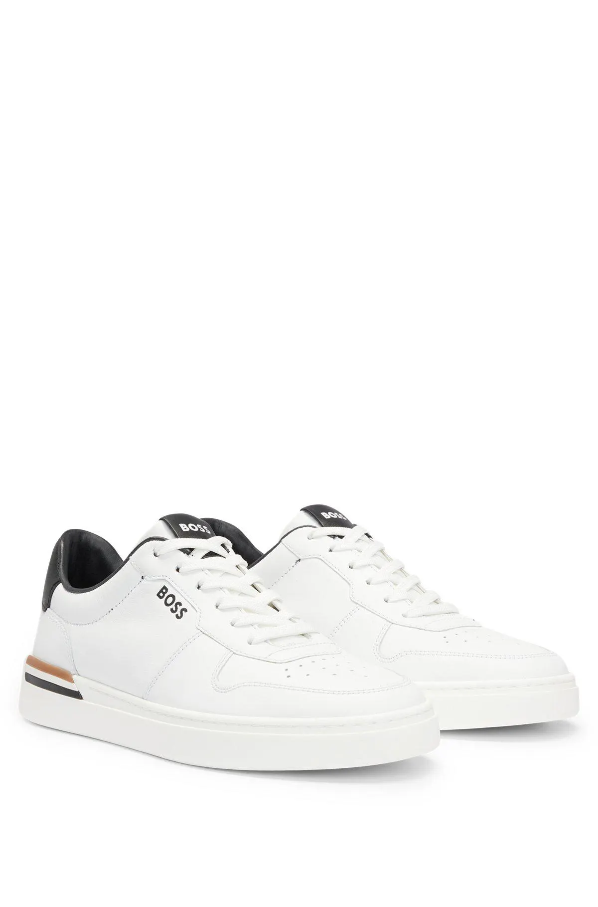 Deportivas de piel con cordones, suela cupsole y detalles de la marca en el empeine