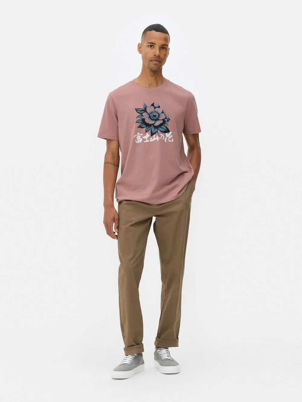 Camiseta con flor japonesa