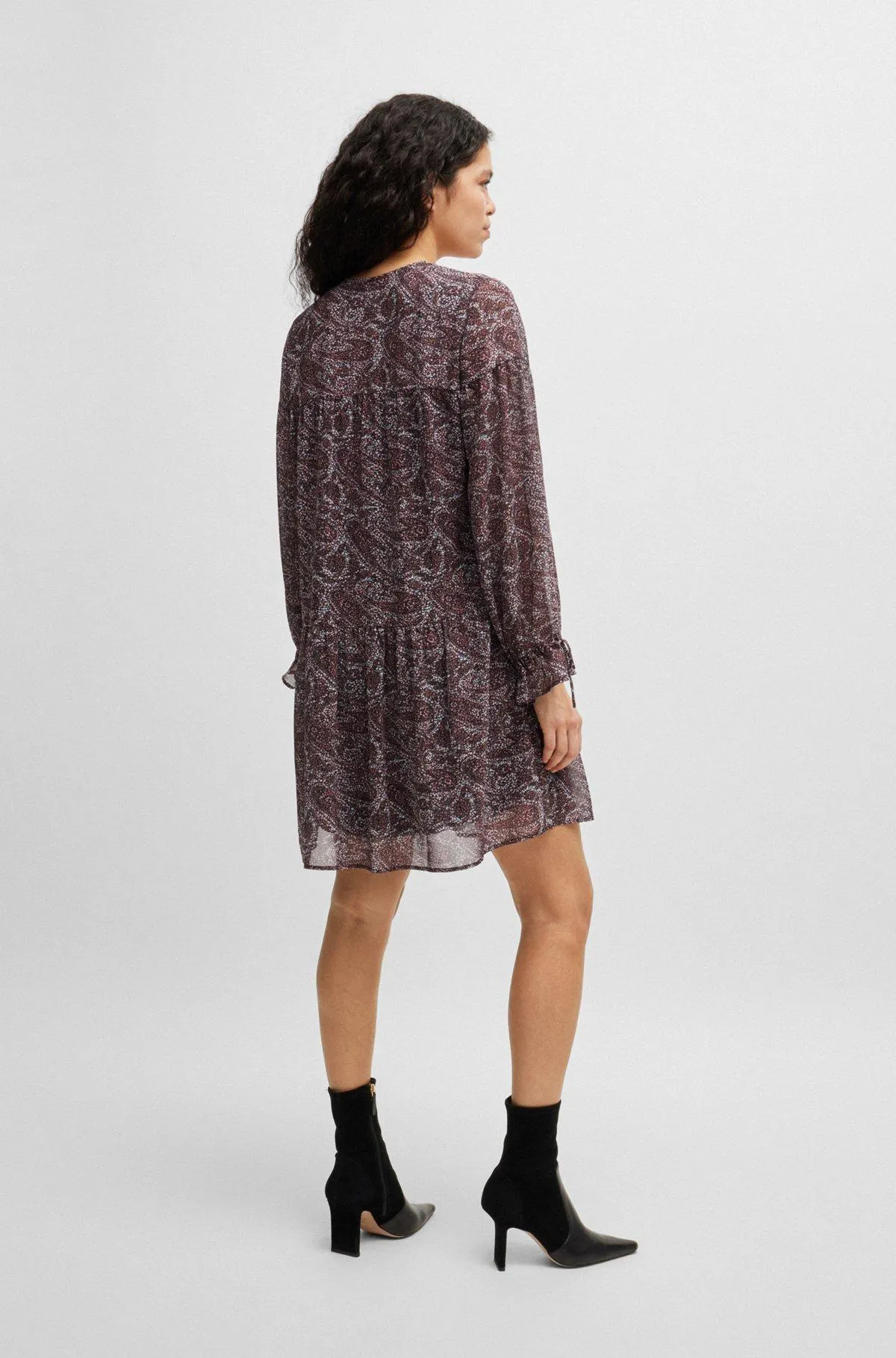 Vestido con estampado de diseño Paisley y detalles de lazo