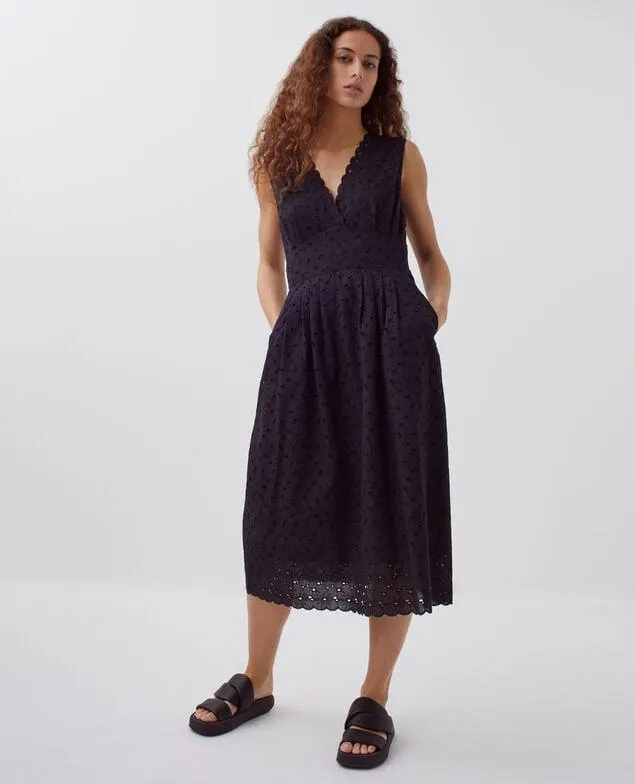 Vestido largo con bordado inglés black beauty