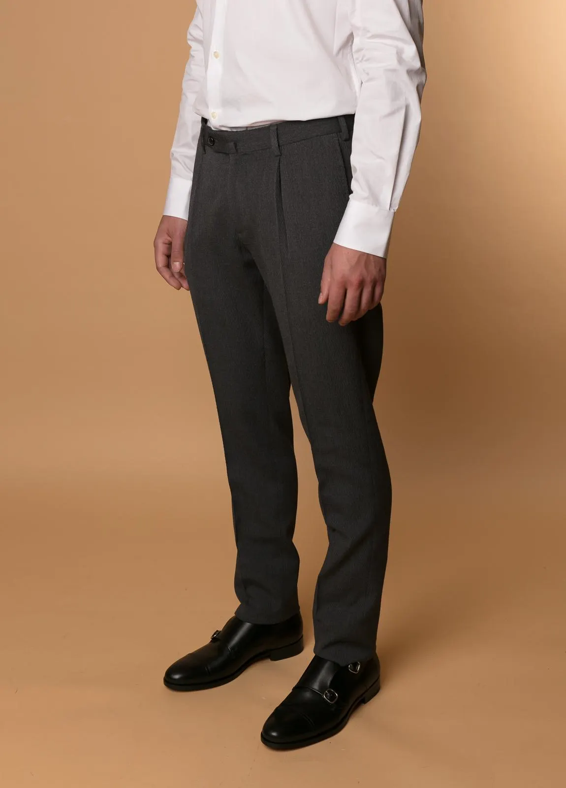 Pantalón vestir FUREST COLECCION con pliegues color gris marengo