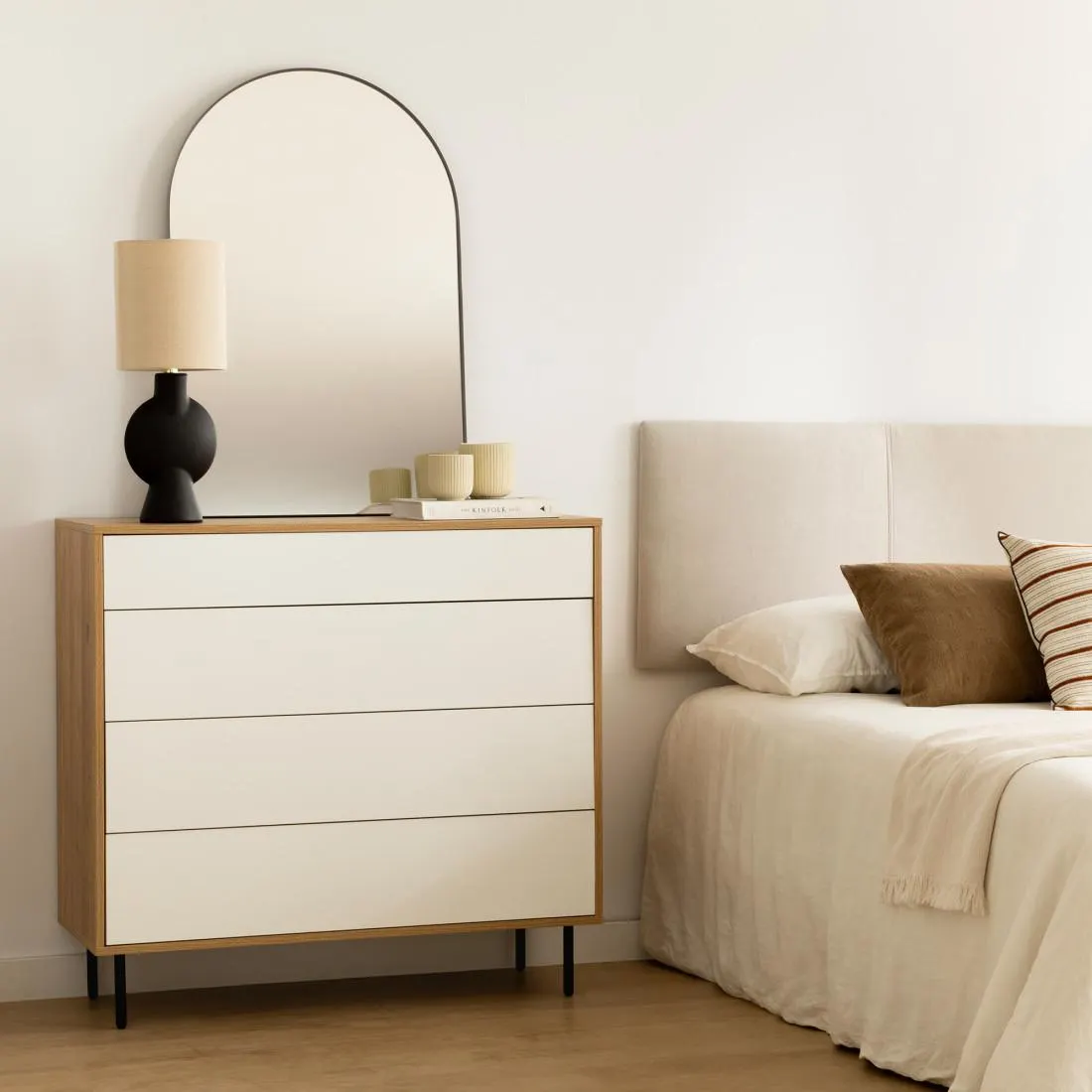 Cómoda blanca y natural 4 cajones