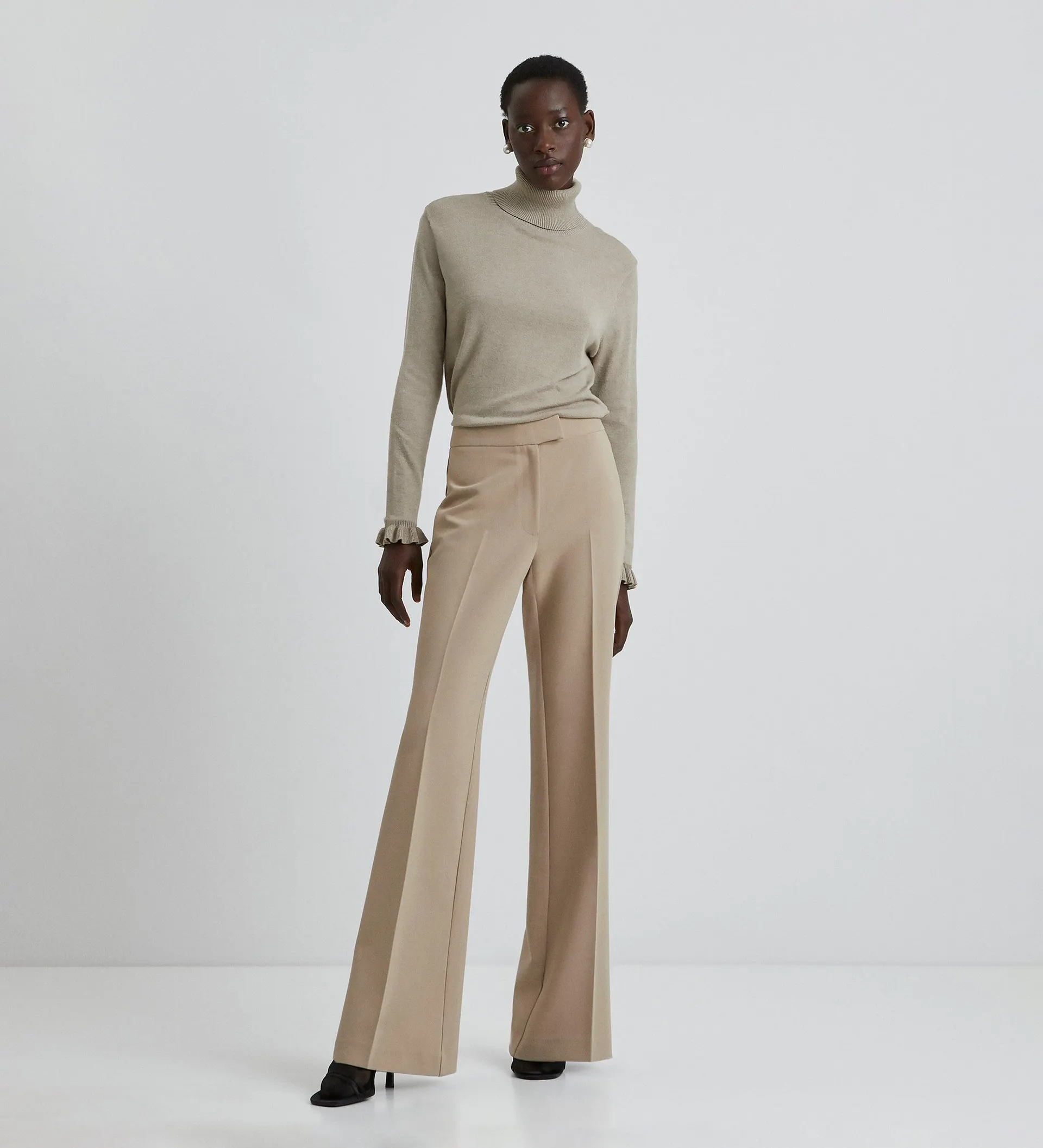 Pantalón crepé acampanado