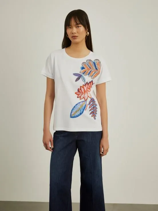 Camiseta con estampado de hojas de colores