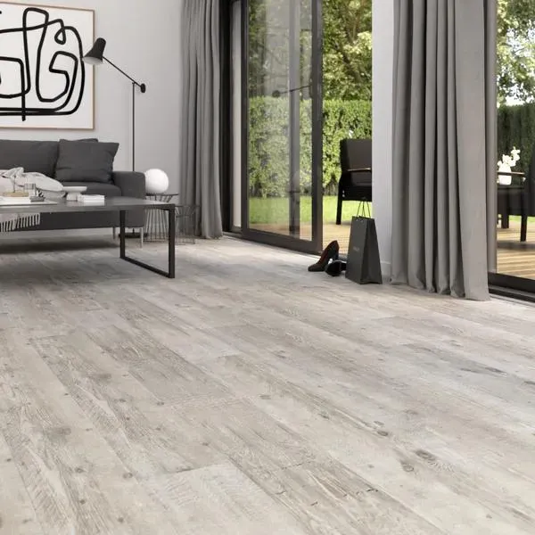 Suelo laminado AC5 pino gris 8 mm Crvena Cooke & Lewis