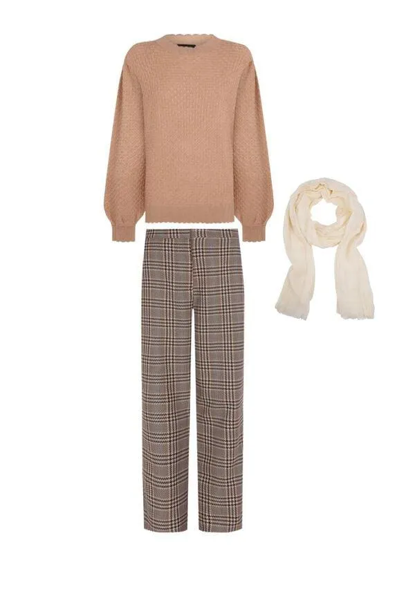 Conjunto de jersey, pantalón y fular