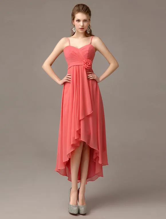 Vestido de damas de honor de chifón con tirantes de cola asimétrica