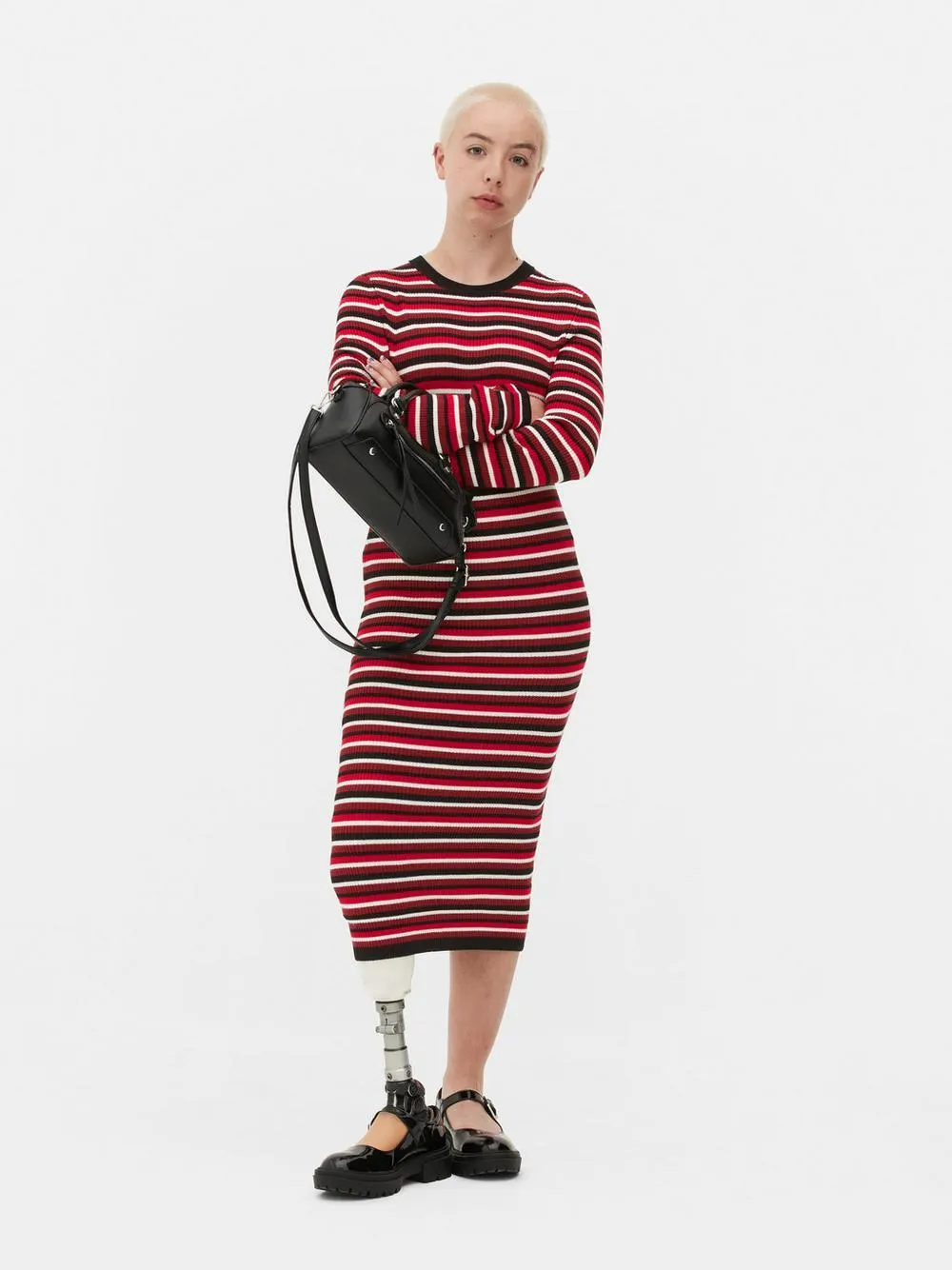 Svetrové šaty s dlouhým rukávem a kulatým výstřihem