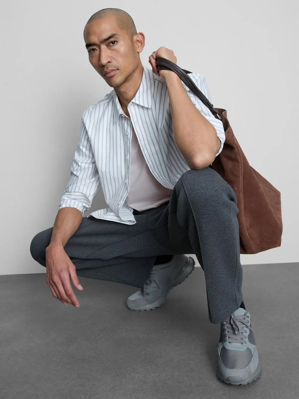 Camiseta entallada con cuello de pico