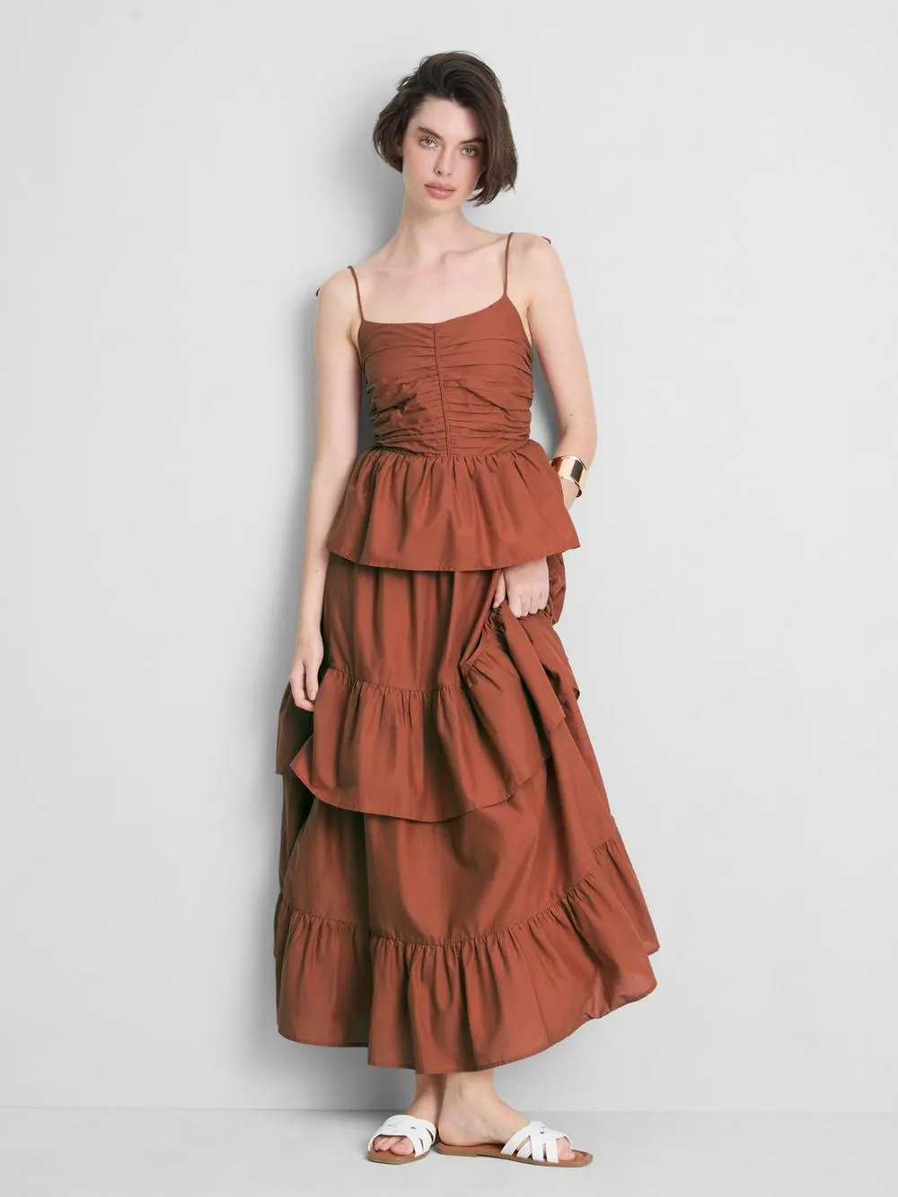 Vestido midi a capas con volantes