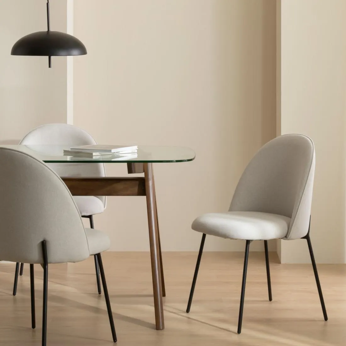 Silla tapizada beige