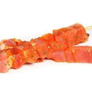 PINCHITOS DE CERDO (MÍNIMO 0,25) 7,95€ KG PINCHITOS DE CERDO (MÍNIMO 0,25) 7,95€ KG