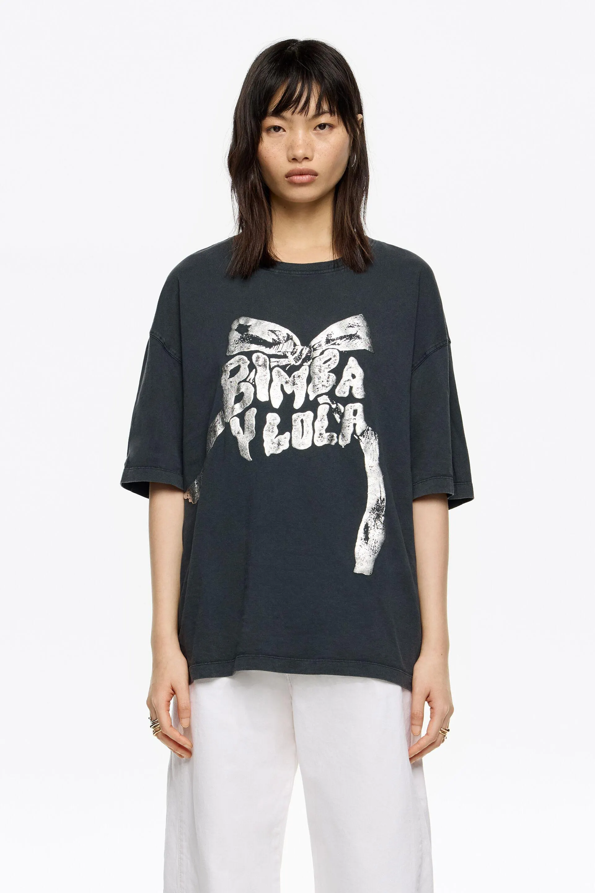 Camiseta logo lazo negro lavado