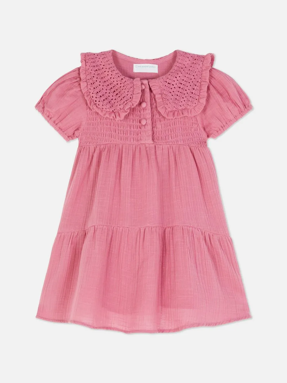 Vestido con cuello de ganchillo a capas