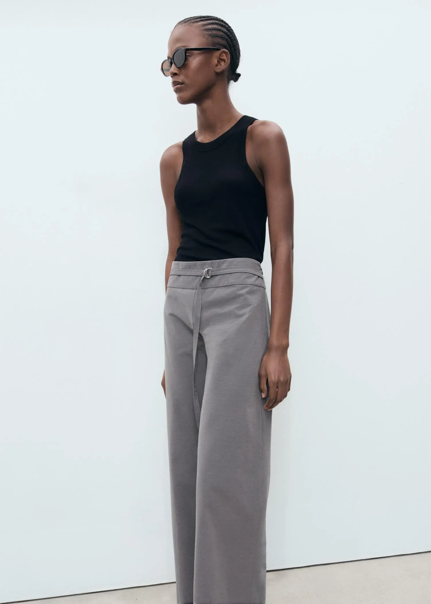 Pantalón recto cinturón fino