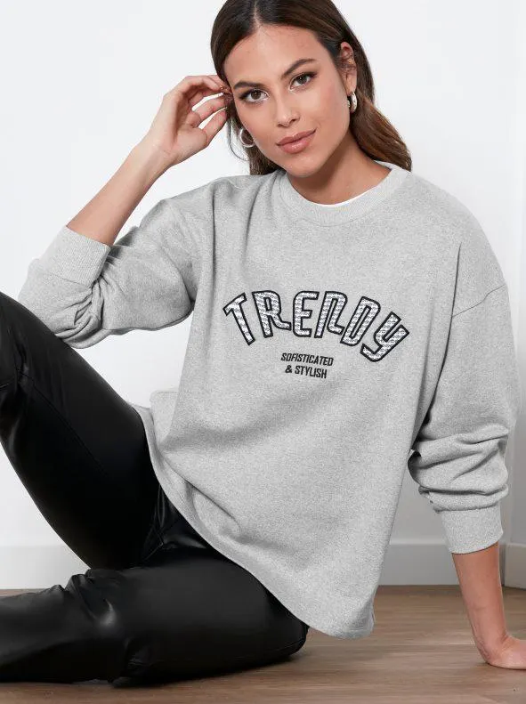 Sudadera de felpa con aplicaciones bordadas