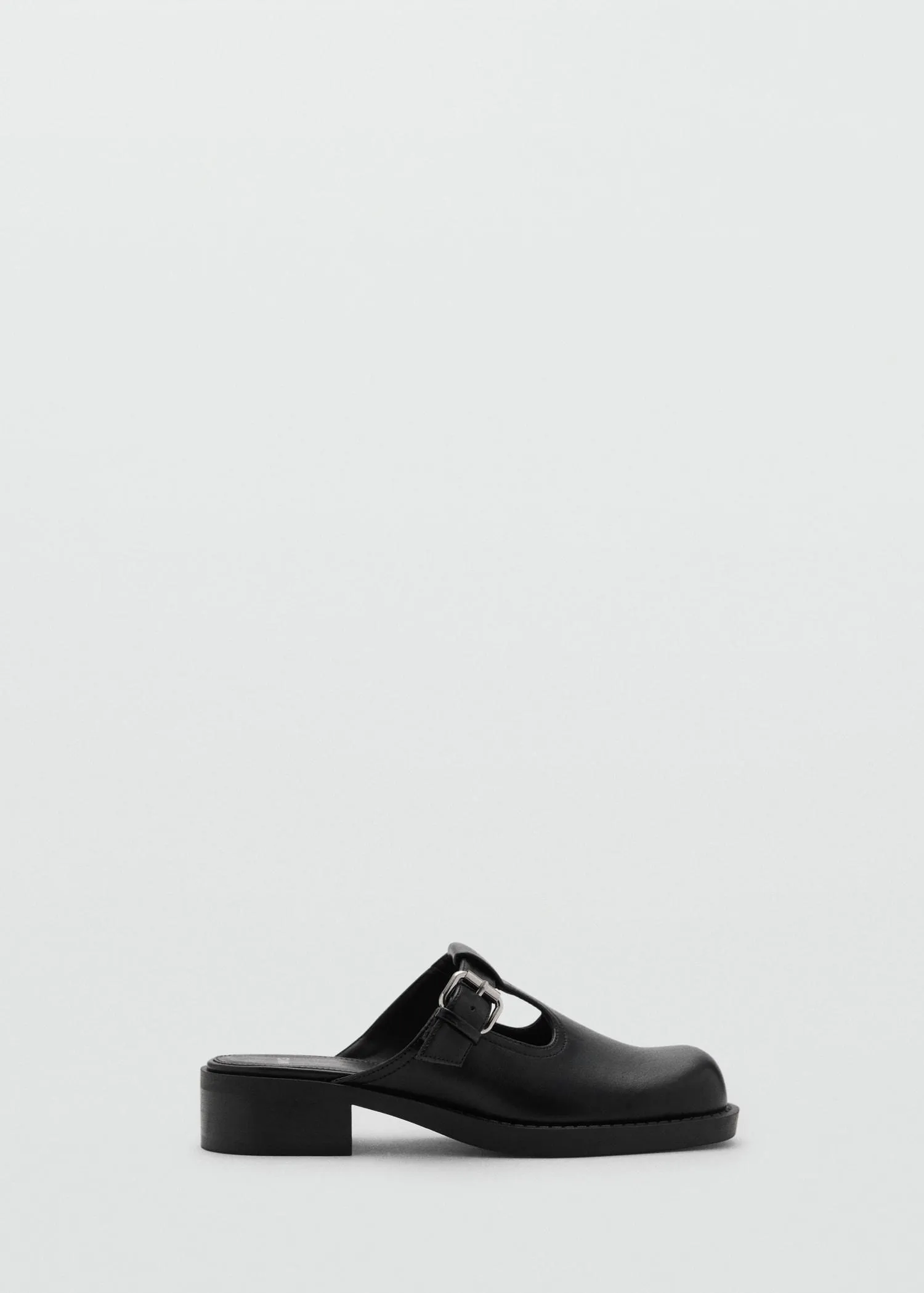 Zueco hebilla estilo mule