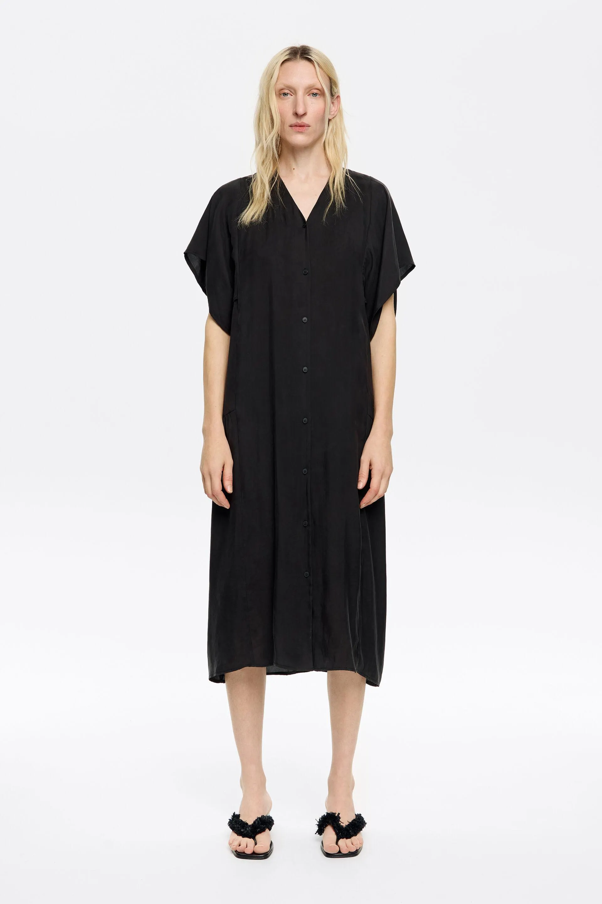 Vestido fluido midi negro