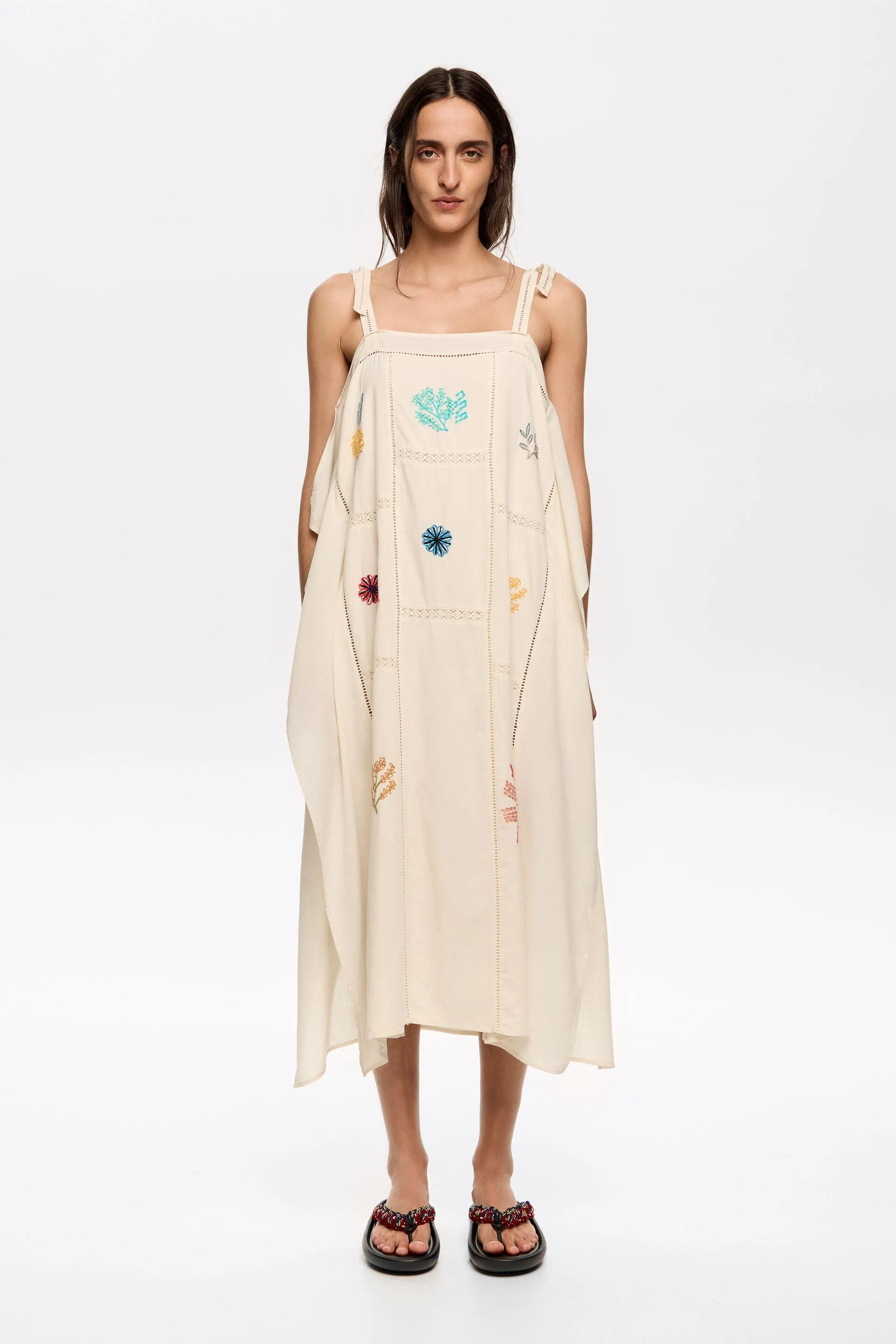 Vestido pañuelo bordados multicolor crema