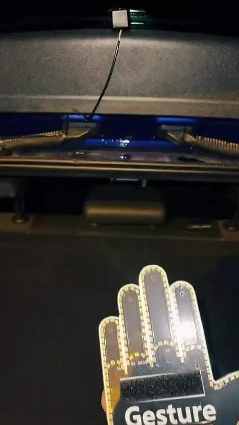 Luz de gesto de dedo medio con mando a distancia, accesorios para camiones ligeros de coche, accesorios divertidos para coche, regalo ideal para coche