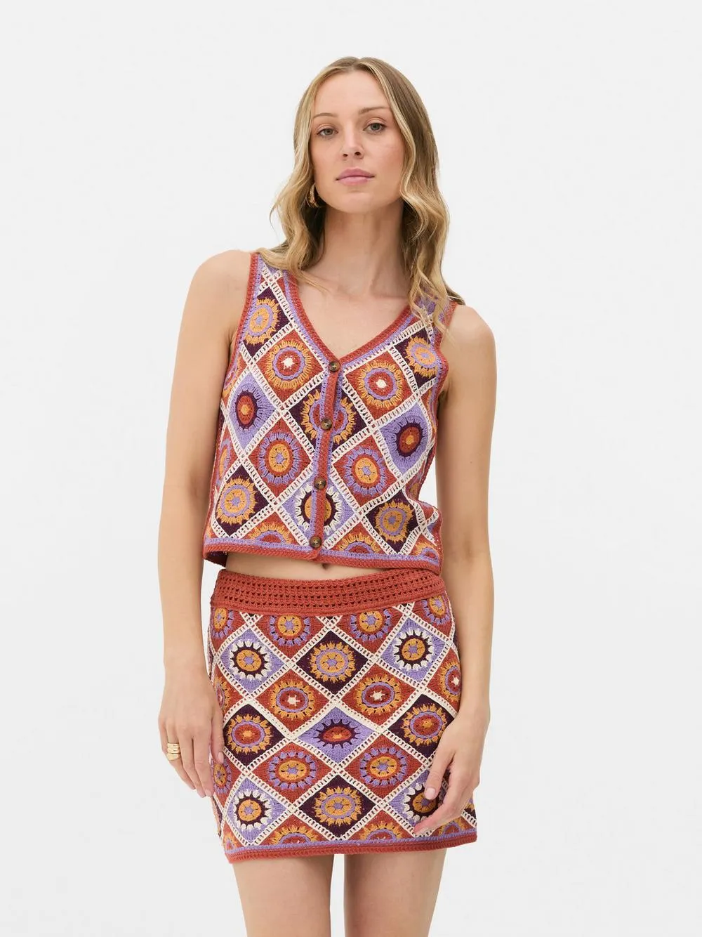 Chaleco de crochet corto de Rita Ora