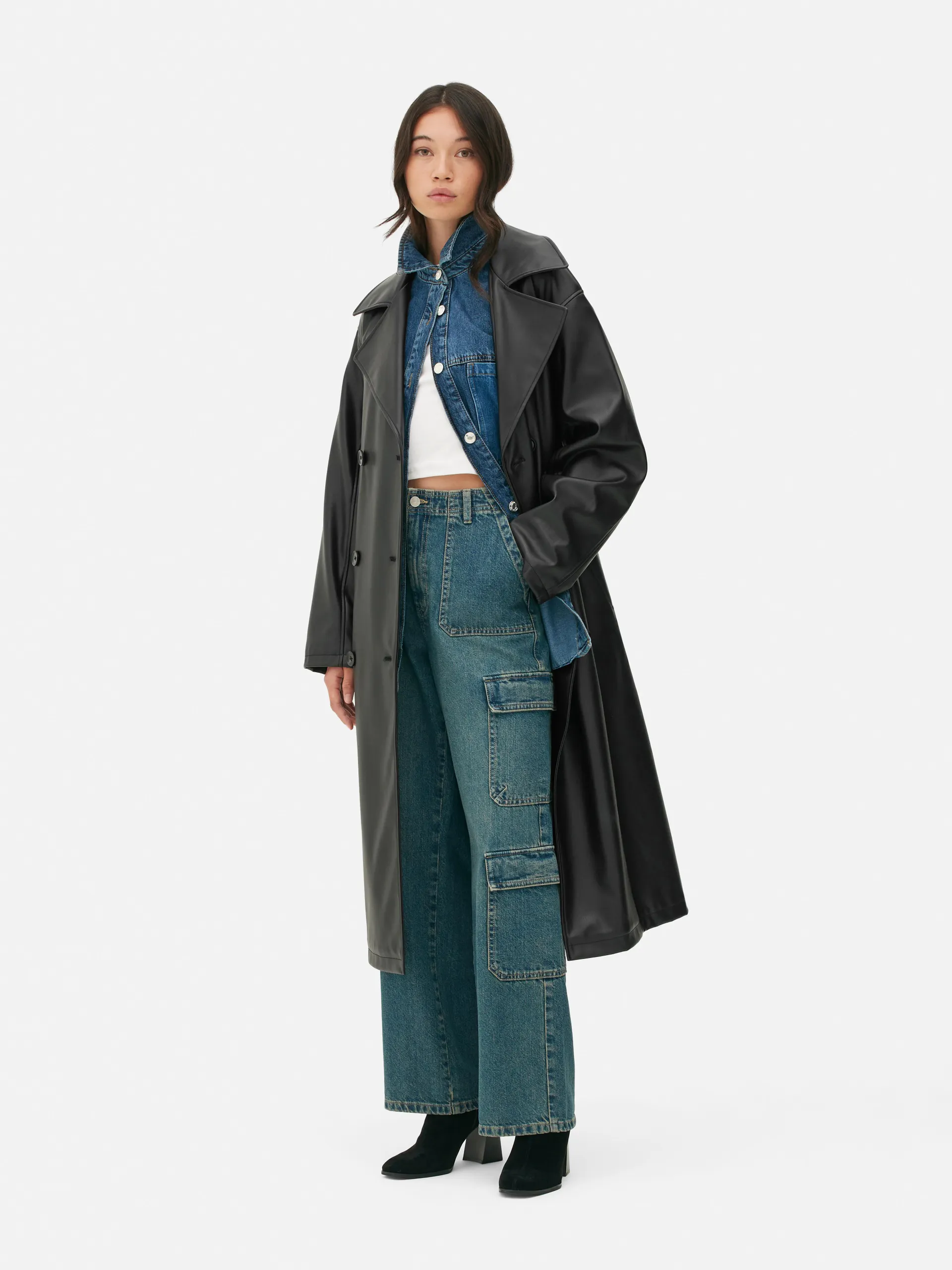 Gabardina de piel sintética