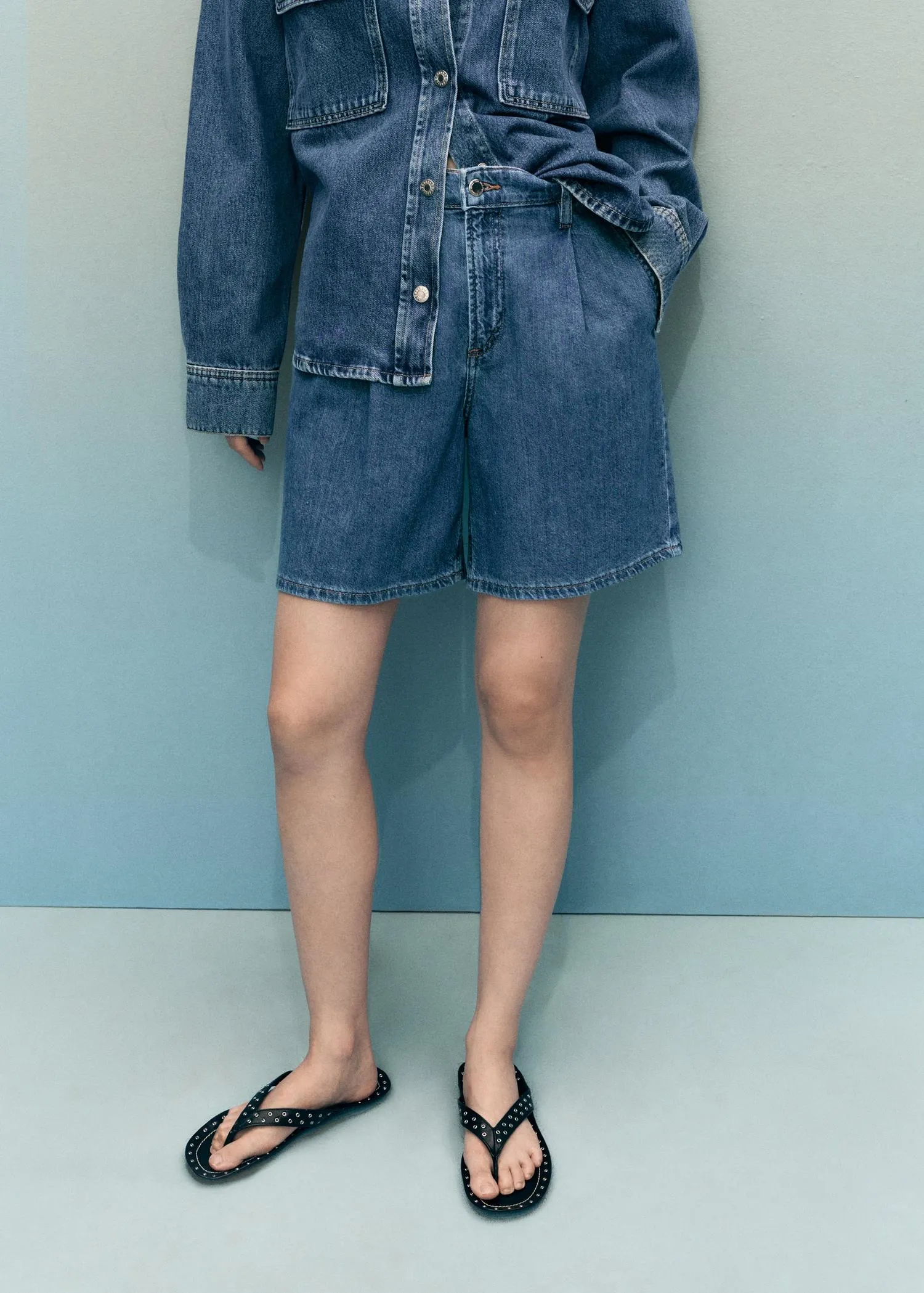 Bermudas denim tiro medio pinzas