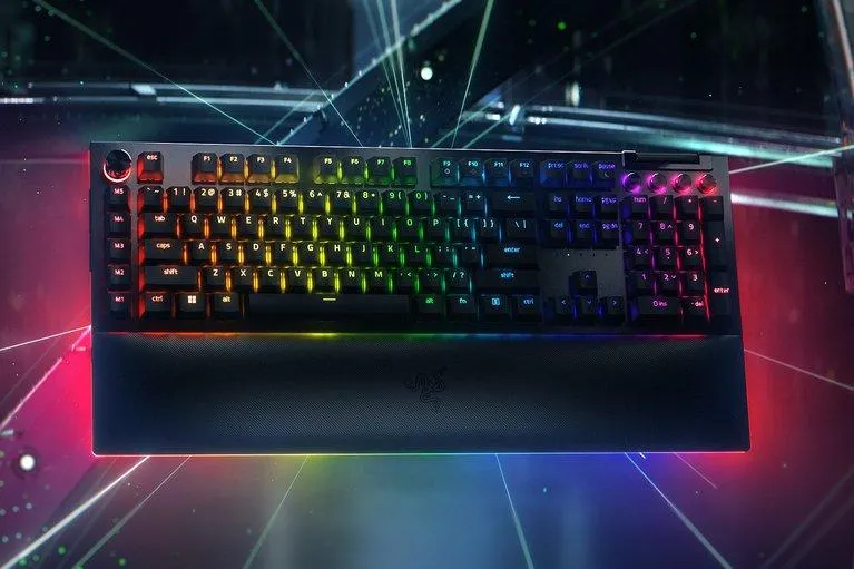 Razer BlackWidow V4 Pro - Switches amarillos - DE