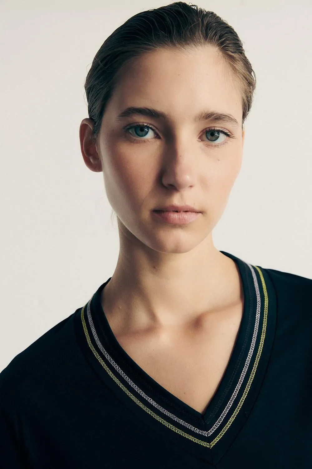 Camiseta de punto con acabados owerlock