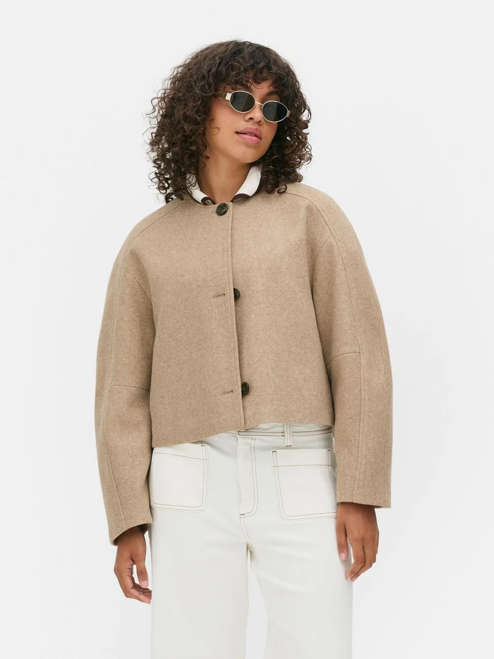 Chaqueta sin cuello con manga abullonada