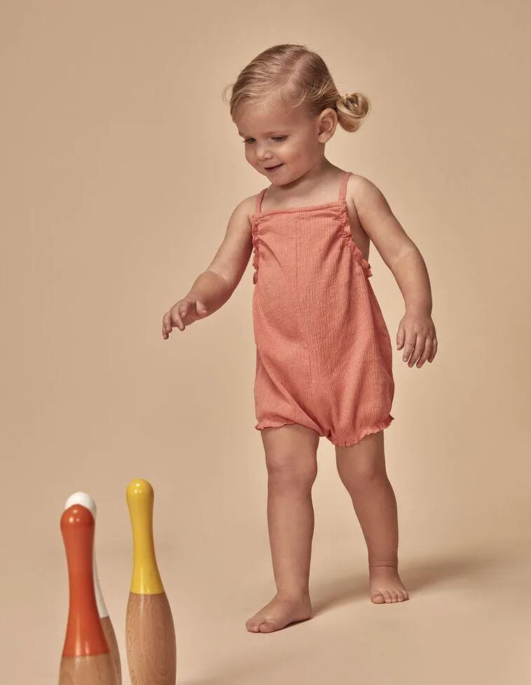 Mono de tirantes rosa