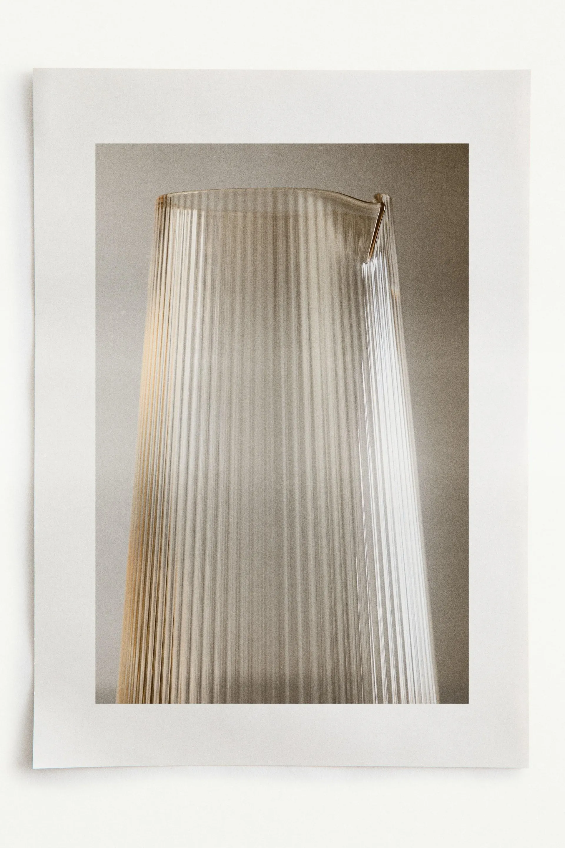 Jarra en vidrio acanalado