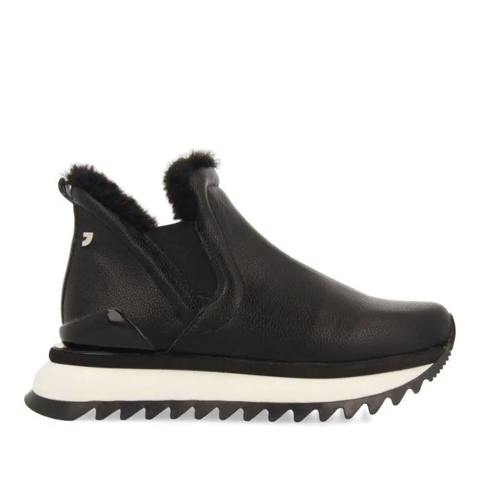 Pitten women's black chelsea boot-style sneakers